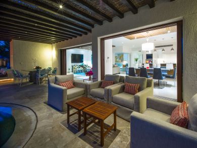 3 story Vacation Villa - 5 bedrooms - huge pool - ocean view