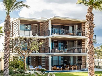 What a Pretty Villa Available for Holiday Weeks!