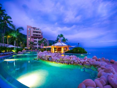 Two Bedroom Beach Front Luxury Excellent Amenities