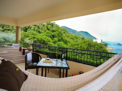 Beachfront Luxury a Great Three Bedroom Sleeps 10 Ocean Vews Beachfront Luxury a Great Three Bedroom Sleeps 10 Ocean Vews