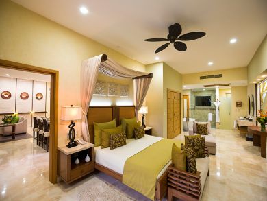 Beachfront Three Bedroom Luxury Accommodation Ocean Views