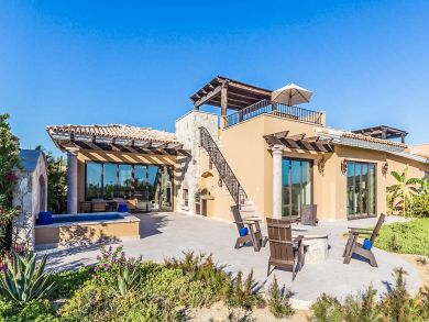 Amazing Sunset Views from this Vacation Villa
