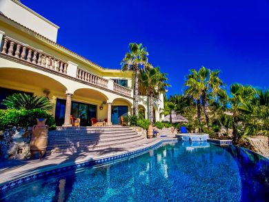 Beautifully Appointed Five Bedroom Villa