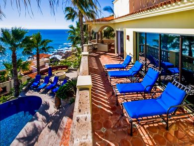 Beautifully Appointed Five Bedroom Villa