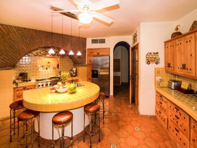 Beautifully Appointed Five Bedroom Villa