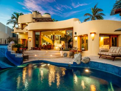 Coolest Beach Villa on the Blockl!