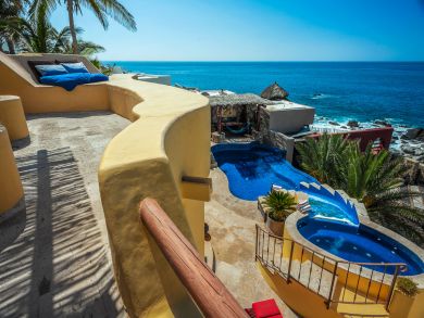 Coolest Beach Villa on the Blockl!