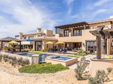 A Spectacular Vacation Villa with Five Bedrooms