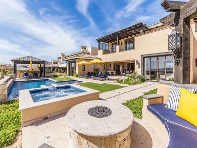 A Spectacular Vacation Villa with Five Bedrooms