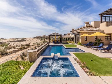 A Spectacular Vacation Villa with Five Bedrooms