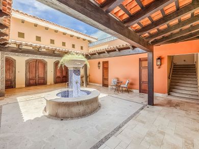 A Spectacular Vacation Villa with Five Bedrooms