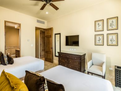 Villa with Three Bedrooms and the Best of views A/C Pool/ Hot Tub