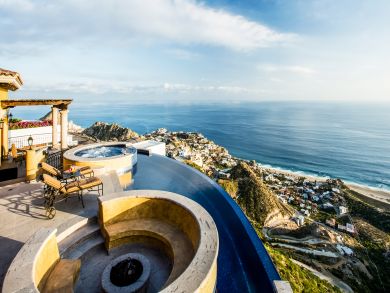 Four Bedroom Villa with Views and Great Interior!