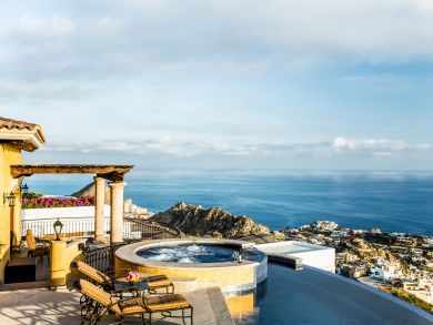 Four Bedroom Villa with Views and Great Interior!