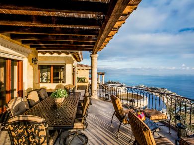 Four Bedroom Villa with Views and Great Interior!