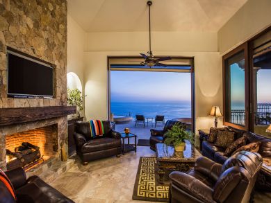 Four Bedroom Villa with Views and Great Interior!