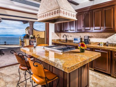 Four Bedroom Villa with Views and Great Interior!