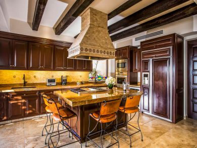 Four Bedroom Villa with Views and Great Interior!