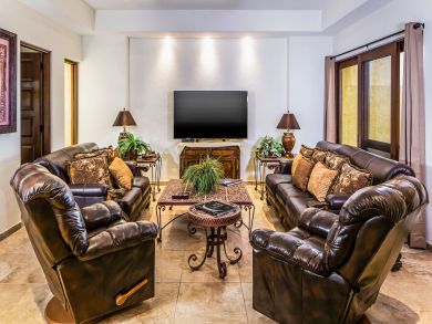 Four Bedroom Villa with Views and Great Interior!