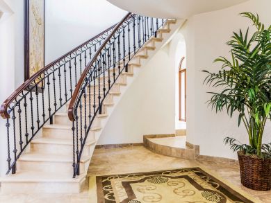 Four Bedroom Villa with Views and Great Interior!