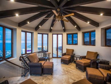 Four Bedroom Villa with Views and Great Interior!