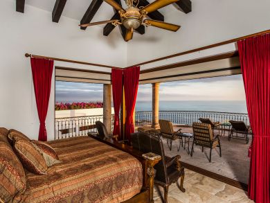 Four Bedroom Villa with Views and Great Interior!