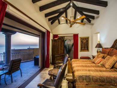 Four Bedroom Villa with Views and Great Interior!
