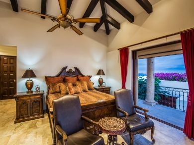 Four Bedroom Villa with Views and Great Interior!