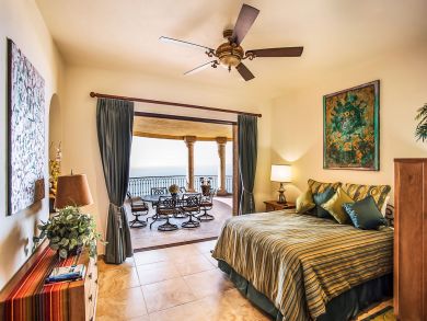 Four Bedroom Villa with Views and Great Interior!