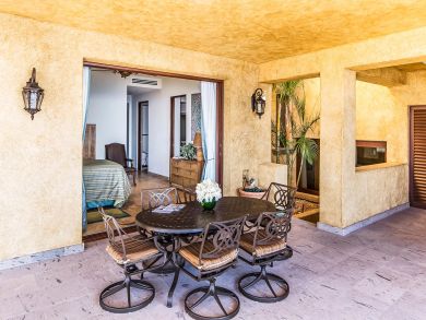 Four Bedroom Villa with Views and Great Interior!