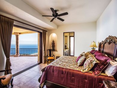 Four Bedroom Villa with Views and Great Interior!