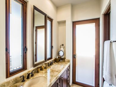 Four Bedroom Villa with Views and Great Interior!