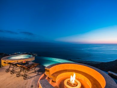 Four Bedroom Villa with Views and Great Interior!