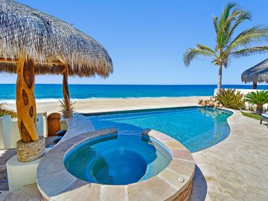 Luxury Villa Four Bedrooms Right Next to Beach
