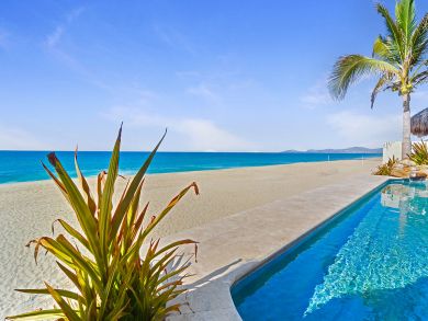 Luxury Villa Four Bedrooms Right Next to Beach