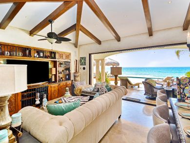 Luxury Villa Four Bedrooms Right Next to Beach