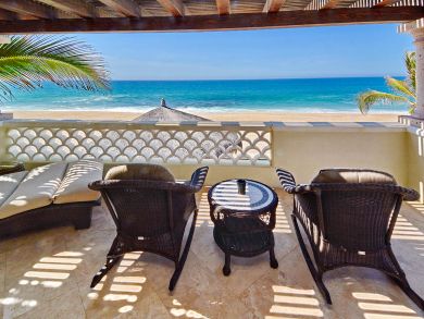 Luxury Villa Four Bedrooms Right Next to Beach