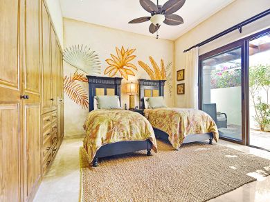 Luxury Villa Four Bedrooms Right Next to Beach