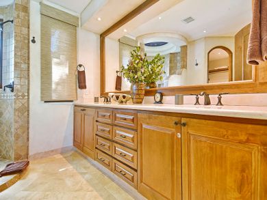 Luxury Villa Four Bedrooms Right Next to Beach