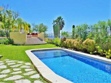 Seven Bedrooms, Villa, Pool, Class all the way!