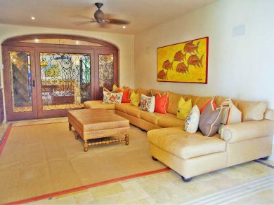 Seven Bedrooms, Villa, Pool, Class all the way!