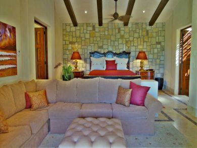 Seven Bedrooms, Villa, Pool, Class all the way!