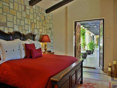 Seven Bedrooms, Villa, Pool, Class all the way!