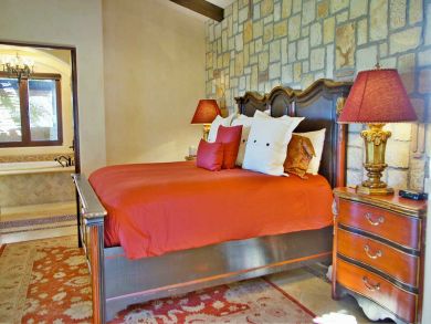 Seven Bedrooms, Villa, Pool, Class all the way!