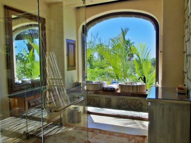 Seven Bedrooms, Villa, Pool, Class all the way!