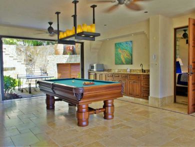 Seven Bedrooms, Villa, Pool, Class all the way!