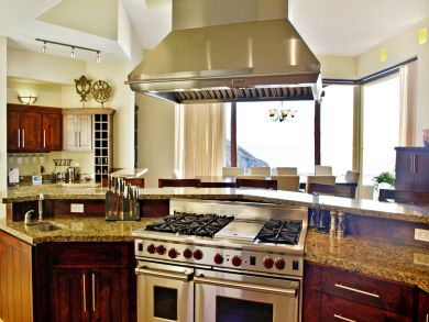 Views of the Ocean from this Spectacular Five Bedroom Vacation Villa. Views of the Ocean from this Spectacular Five Bedroom Vacation Villa.