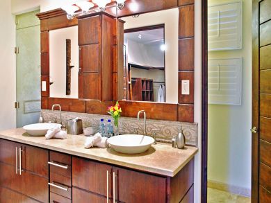 Views of the Ocean from this Spectacular Five Bedroom Vacation Villa. Views of the Ocean from this Spectacular Five Bedroom Vacation Villa.