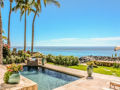 Beachfront luxury Three Bedroom Vacation Rental Villa Open!