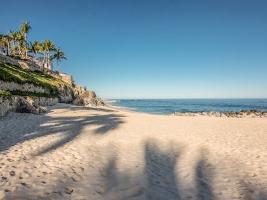 Beachfront luxury Three Bedroom Vacation Rental Villa Open!